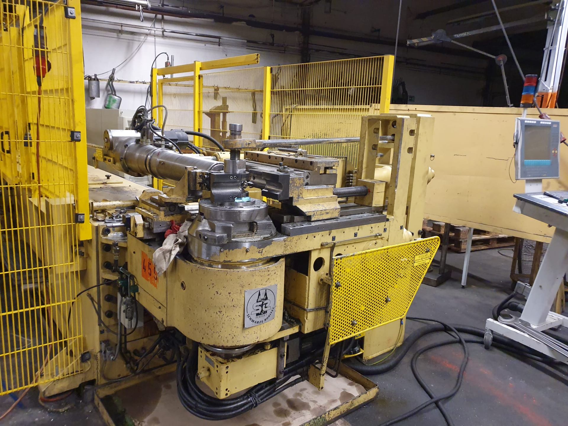 CNC-Rohrbiegemaschine Schwarze-Robitec – Vorher